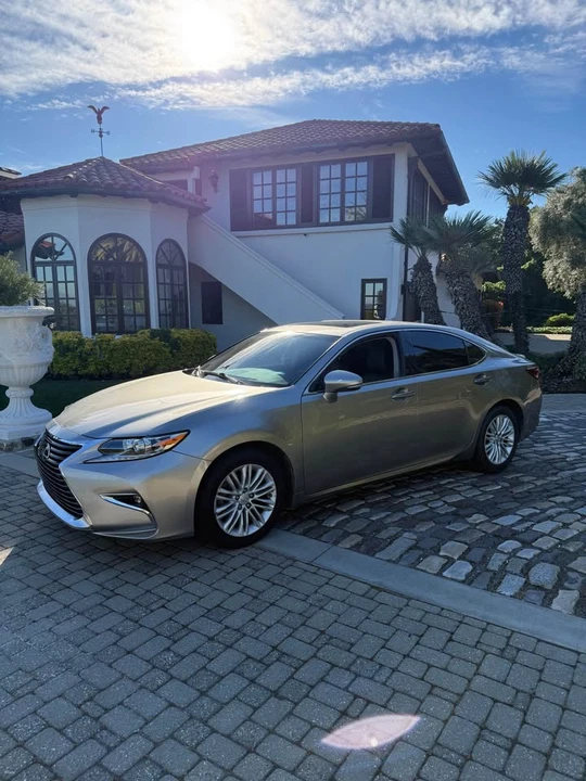 2016 Lexus ES 6th Gen - Image 2 of 14
