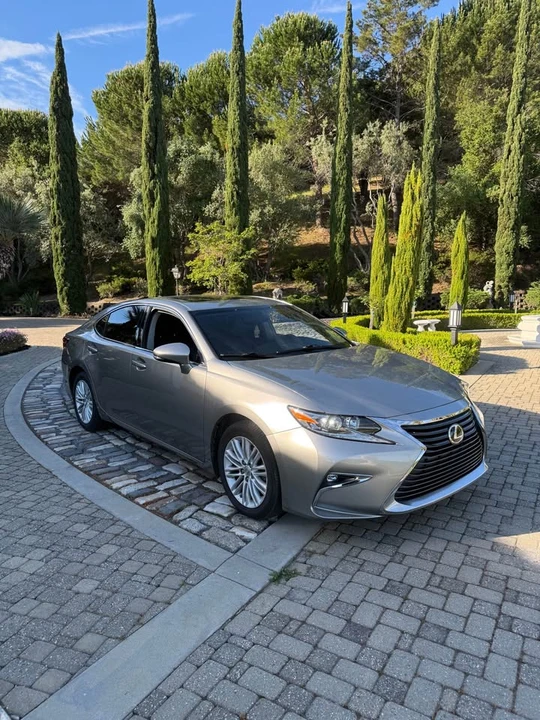 2016 Lexus ES 6th Gen - Image 5 of 14