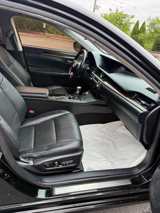 2016 Lexus ES 6th Gen - Image 8 of 19