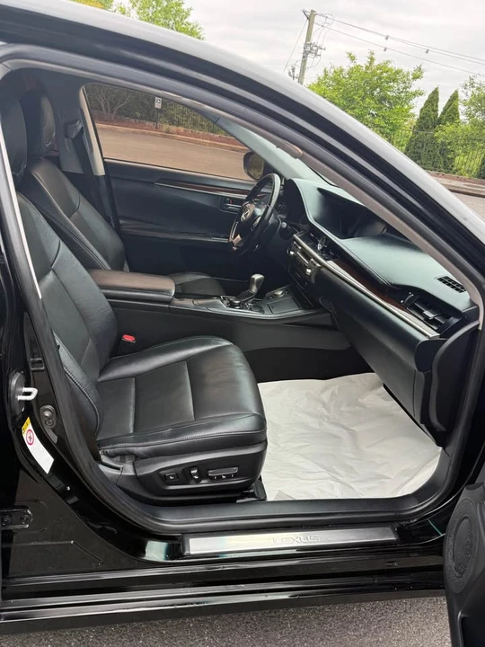 2016 Lexus ES 6th Gen - Image 19 of 19