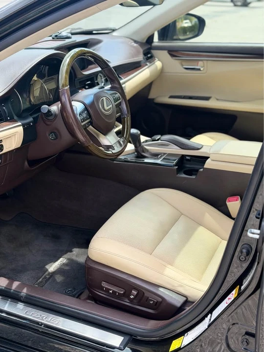 2016 Lexus ES 6th Gen - Image 6 of 8