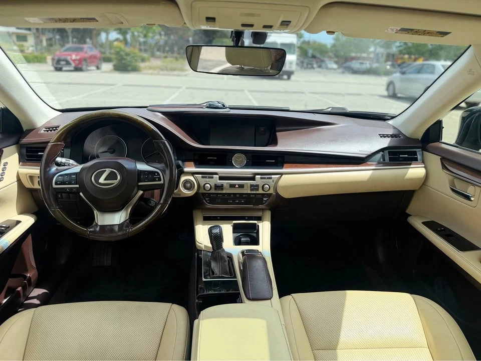 2016 Lexus ES 6th Gen - Image 8 of 8