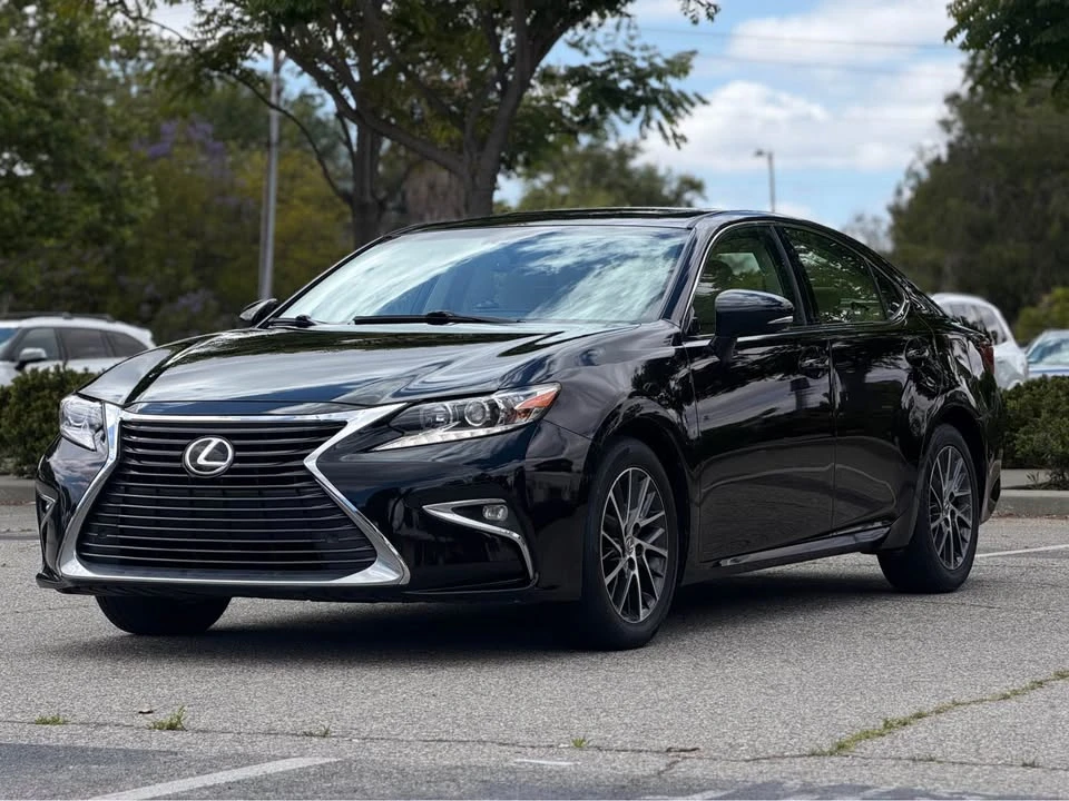 2016 Lexus ES 6th Gen - Image 2 of 8