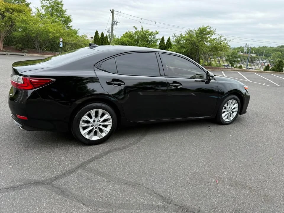 2016 Lexus ES 6th Gen - Image 18 of 19