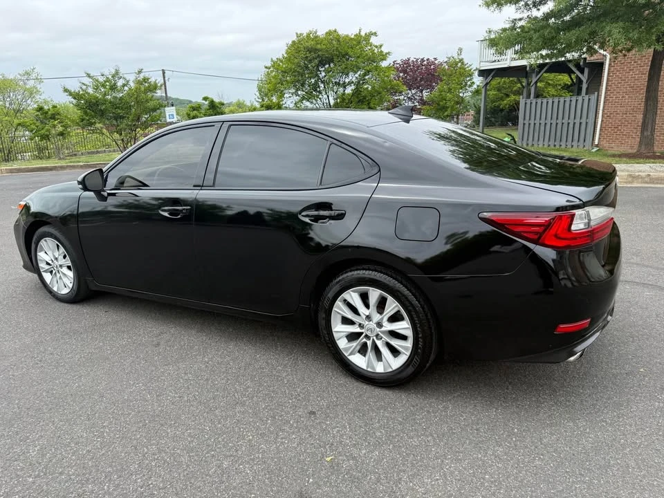 2016 Lexus ES 6th Gen - Image 5 of 19