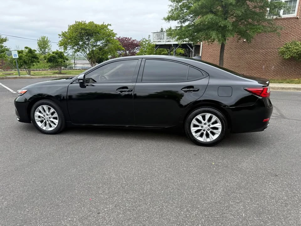 2016 Lexus ES 6th Gen - Image 4 of 19
