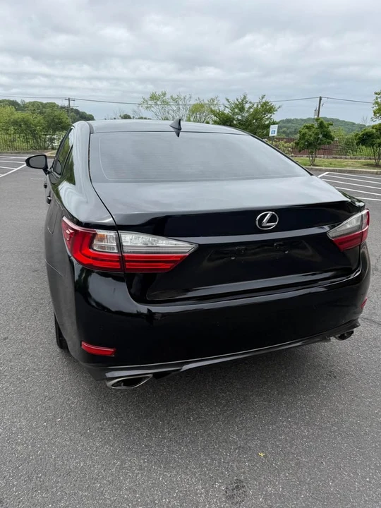 2016 Lexus ES 6th Gen - Image 6 of 19