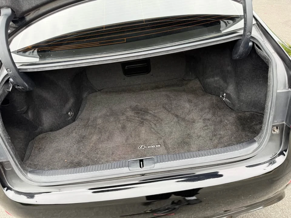 2016 Lexus ES 6th Gen - Image 11 of 19