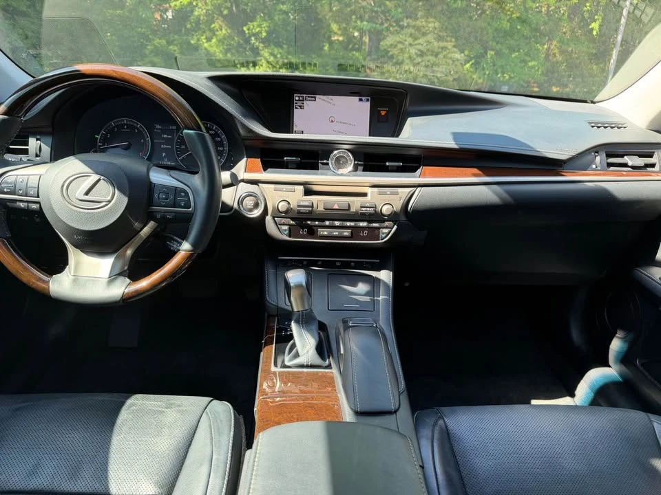 2016 Lexus ES 6th Gen - Image 8 of 10