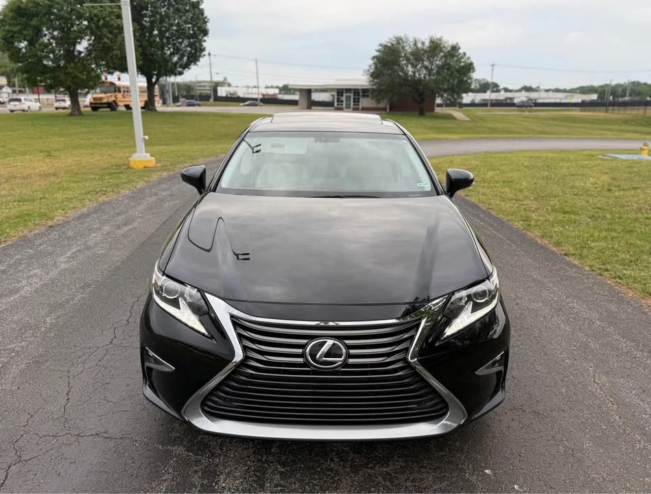 2016 Lexus ES 6th Gen - Image 9 of 19