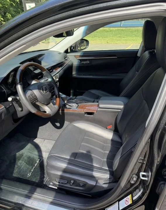 2016 Lexus ES 6th Gen - Image 7 of 10