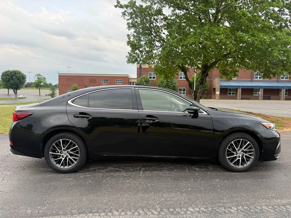 2016 Lexus ES 6th Gen - Image 6 of 19