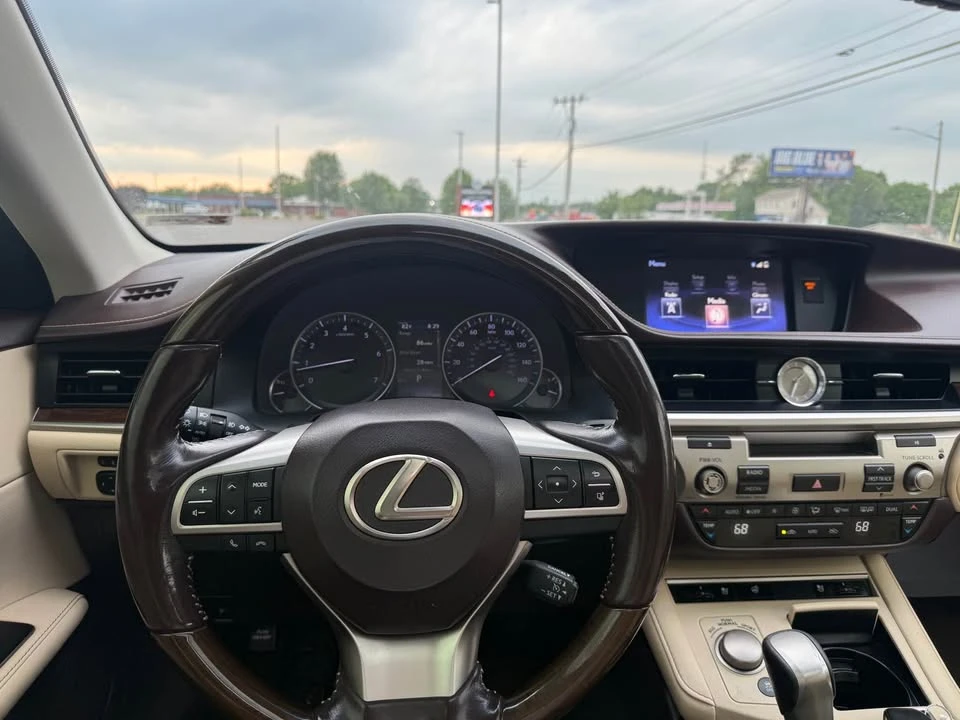 2016 Lexus ES 6th Gen - Image 17 of 19