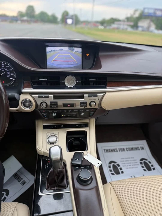 2016 Lexus ES 6th Gen - Image 16 of 19