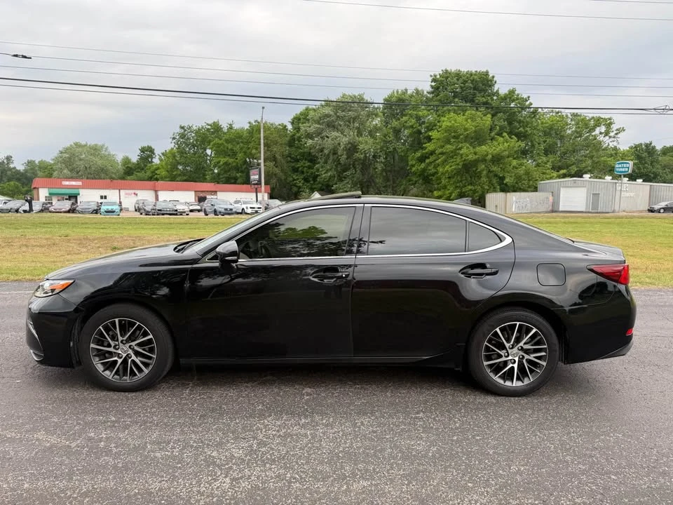2016 Lexus ES 6th Gen - Image 2 of 19