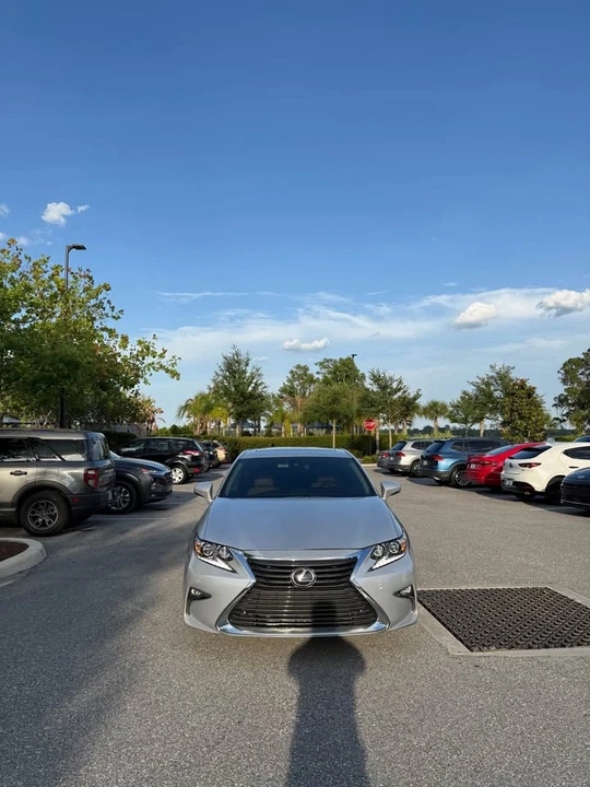 2016 Lexus ES 6th Gen - Image 2 of 8