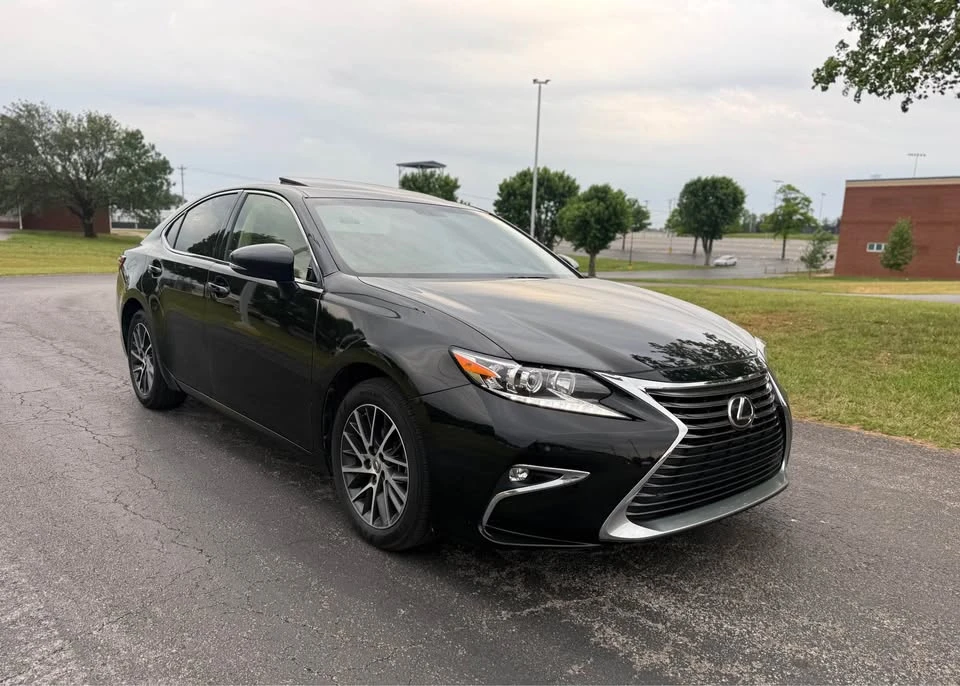 2016 Lexus ES 6th Gen - Image 7 of 19