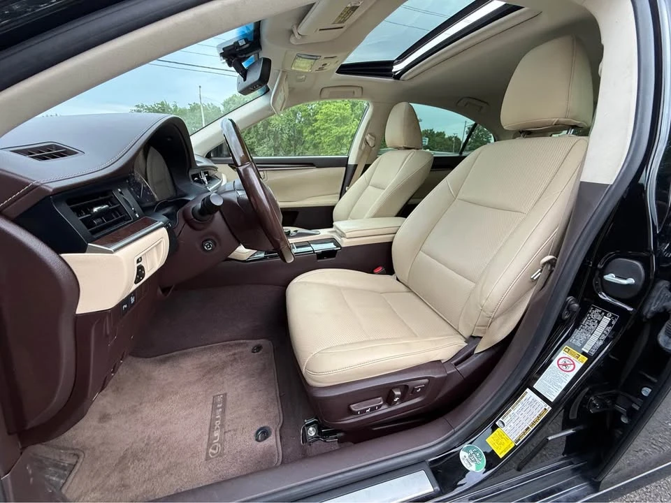 2016 Lexus ES 6th Gen - Image 11 of 19