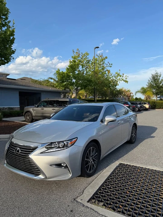 2016 Lexus ES 6th Gen - Image 3 of 8