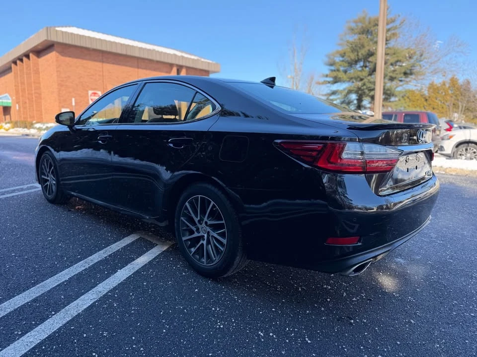 2016 Lexus ES 6th Gen - Image 7 of 20