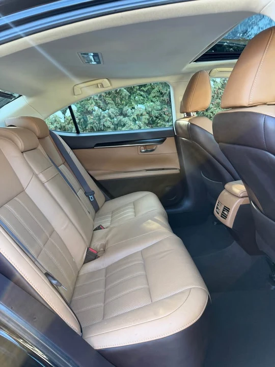 2016 Lexus ES 6th Gen - Image 19 of 20