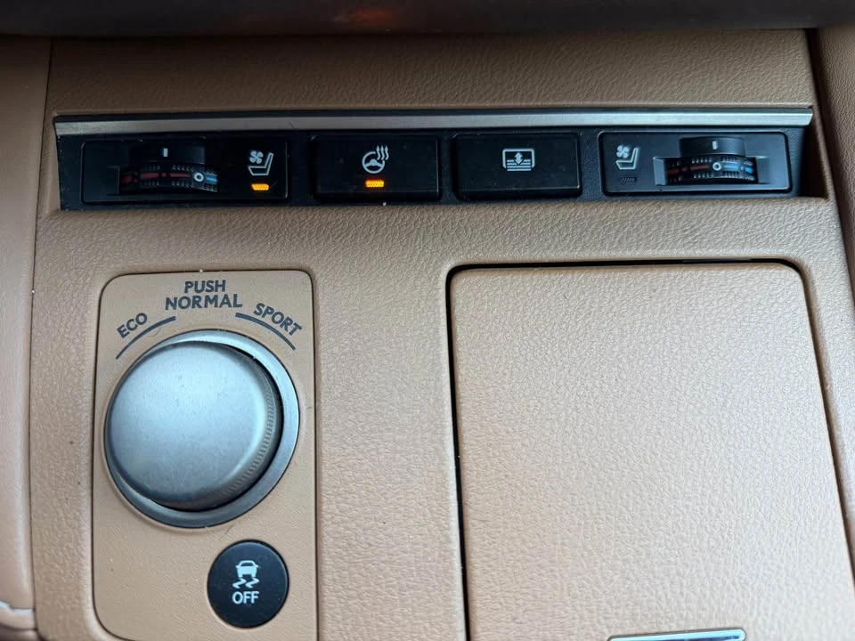 2016 Lexus ES 6th Gen - Image 14 of 20