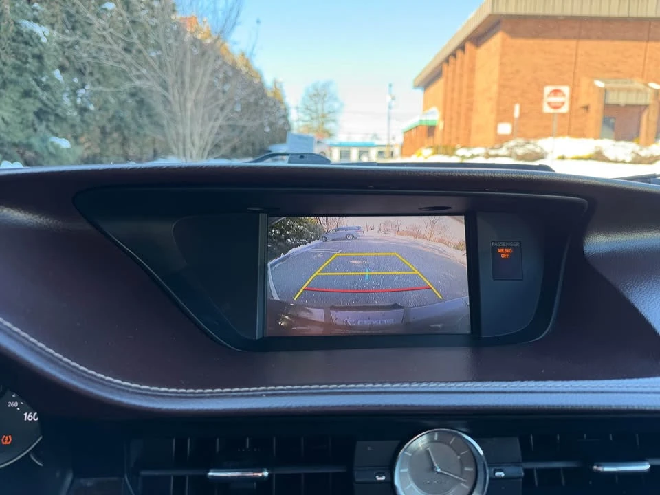 2016 Lexus ES 6th Gen - Image 15 of 20