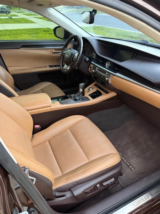2016 Lexus ES 6th Gen - Image 7 of 10