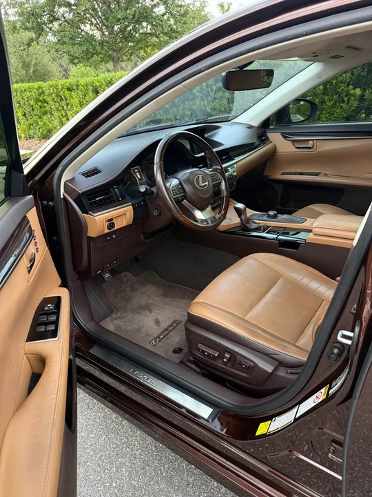 2016 Lexus ES 6th Gen - Image 5 of 10