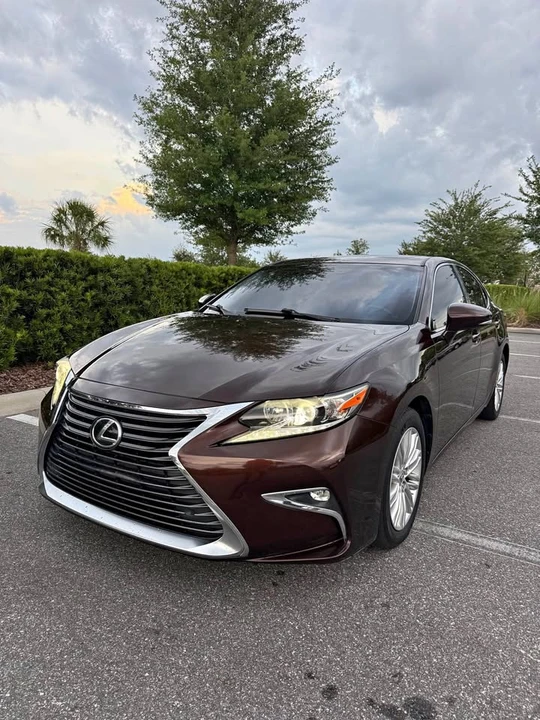 2016 Lexus ES 6th Gen - Image 2 of 10