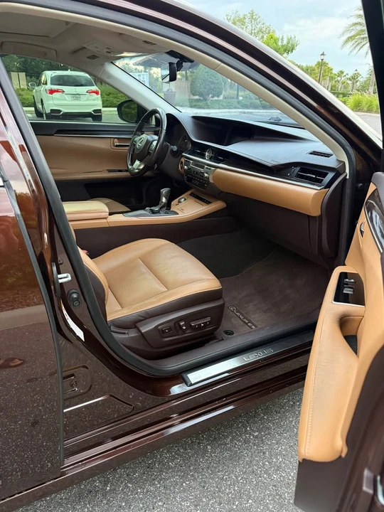 2016 Lexus ES 6th Gen - Image 8 of 10