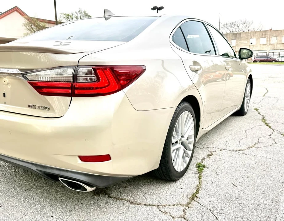 2016 Lexus ES 6th Gen - Image 7 of 20