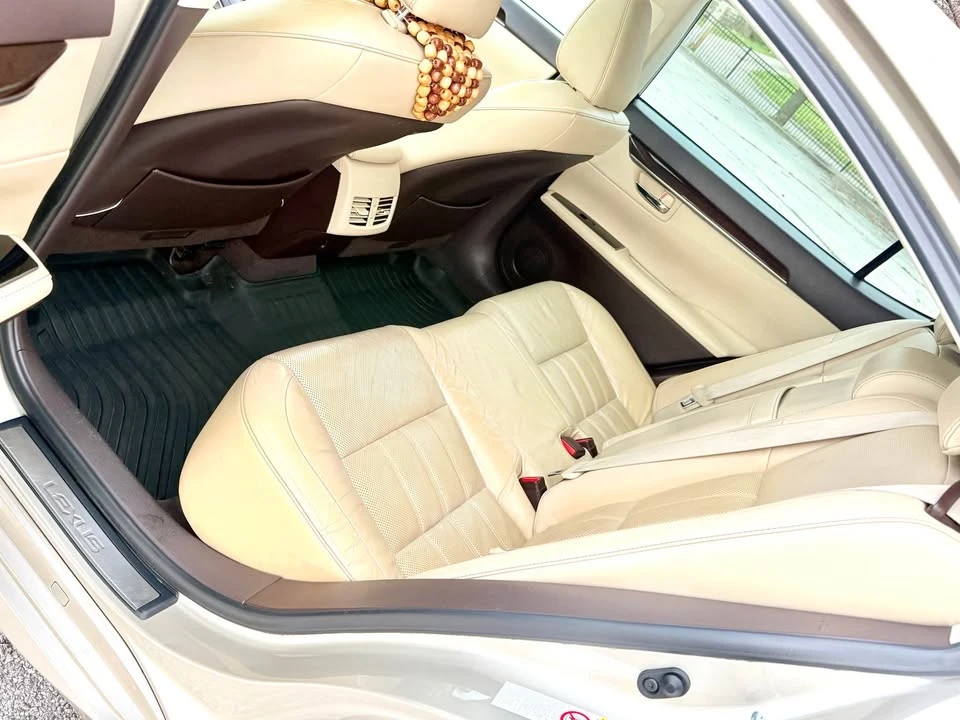 2016 Lexus ES 6th Gen - Image 12 of 20