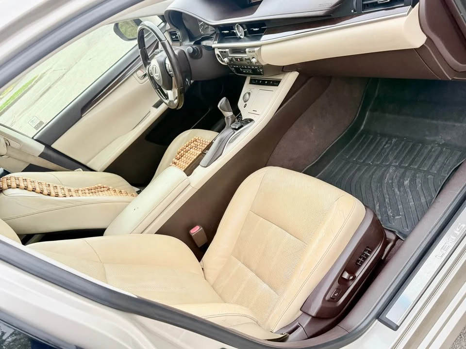 2016 Lexus ES 6th Gen - Image 14 of 20
