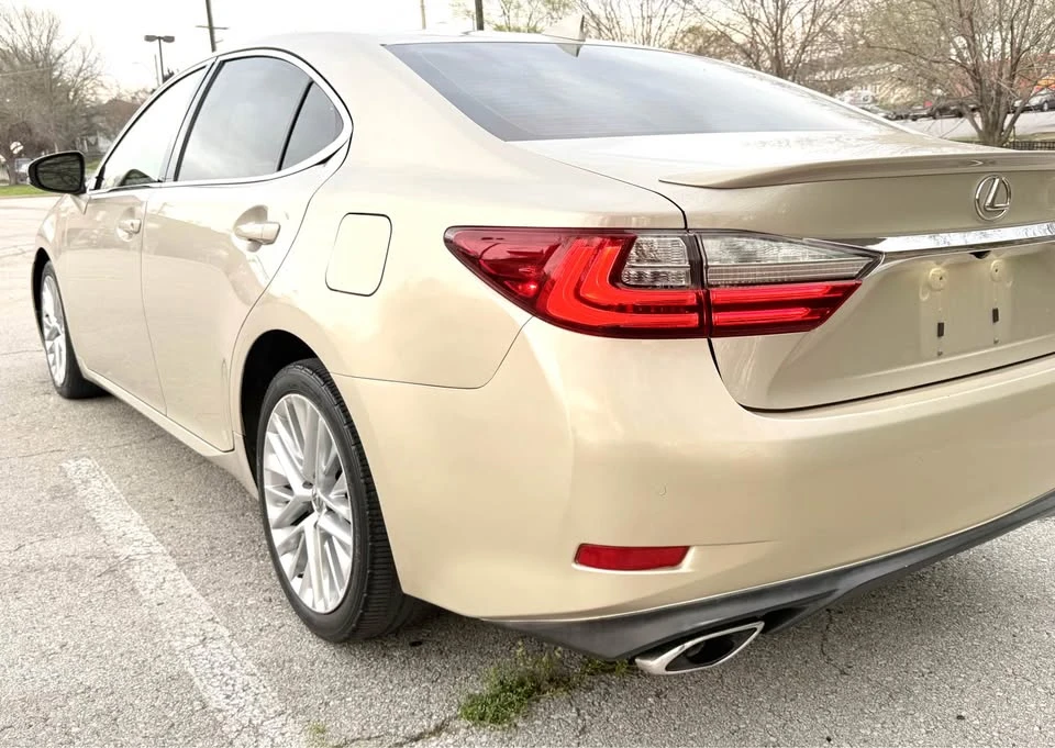 2016 Lexus ES 6th Gen - Image 8 of 20