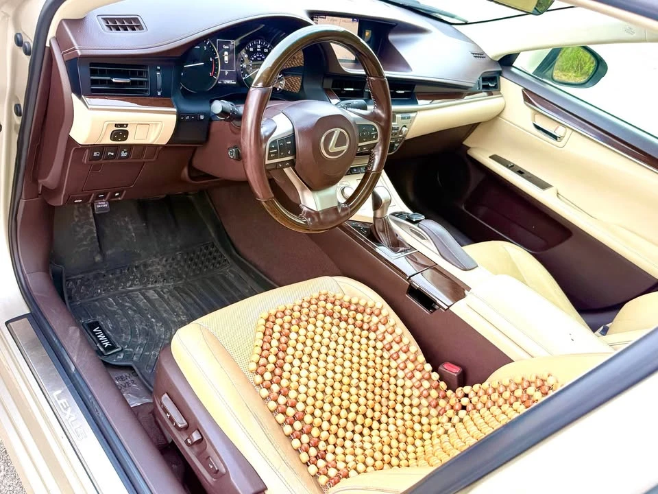 2016 Lexus ES 6th Gen - Image 16 of 20