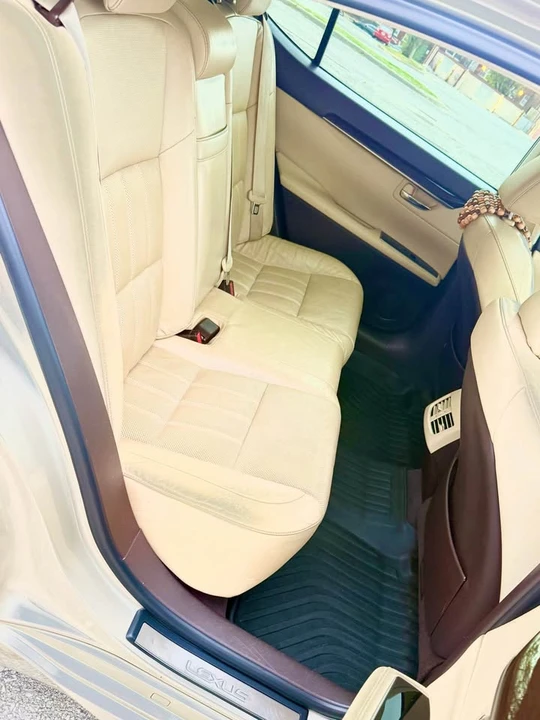2016 Lexus ES 6th Gen - Image 13 of 20