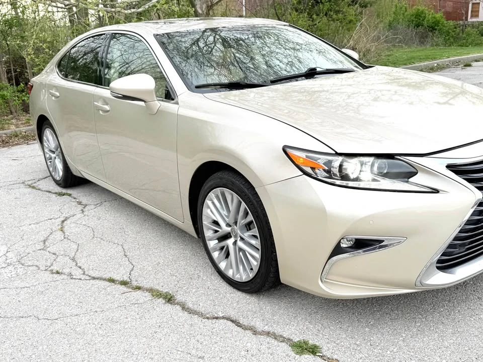 2016 Lexus ES 6th Gen - Image 2 of 20