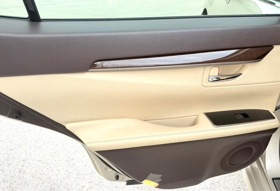 2016 Lexus ES 6th Gen - Image 11 of 20