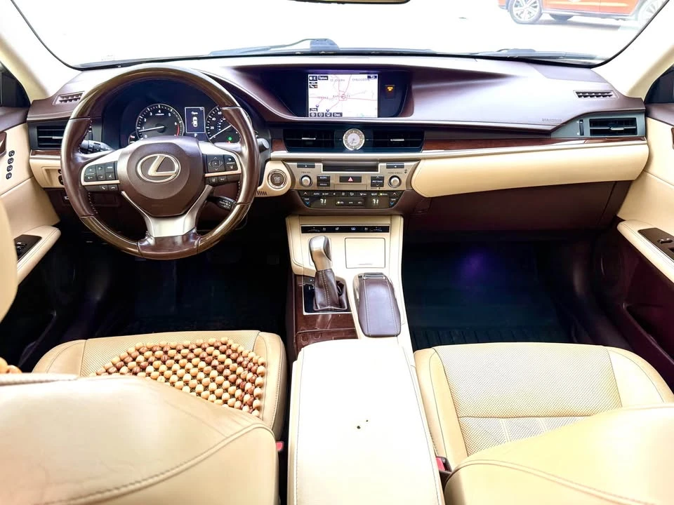 2016 Lexus ES 6th Gen - Image 18 of 20