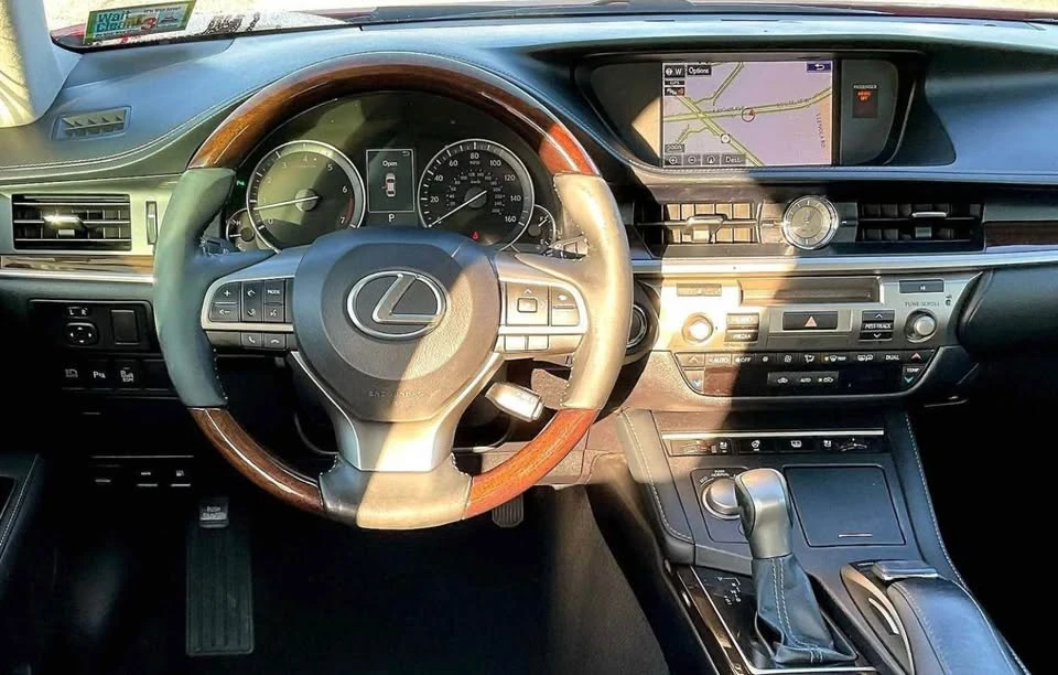 2016 Lexus ES 6th Gen - Image 4 of 10