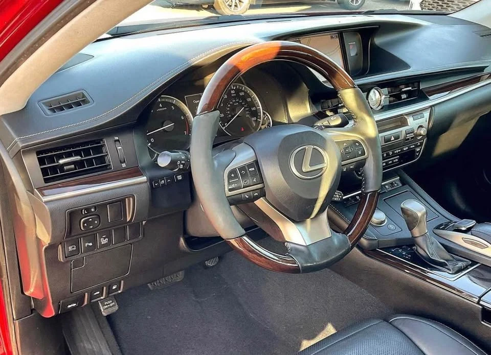 2016 Lexus ES 6th Gen - Image 6 of 10