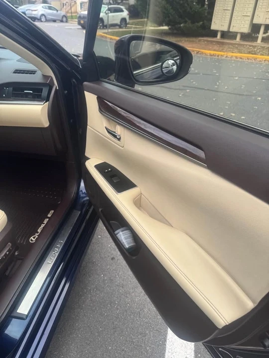 2016 Lexus ES 6th Gen - Image 11 of 19