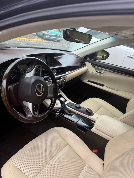 2016 Lexus ES 6th Gen - Image 4 of 19