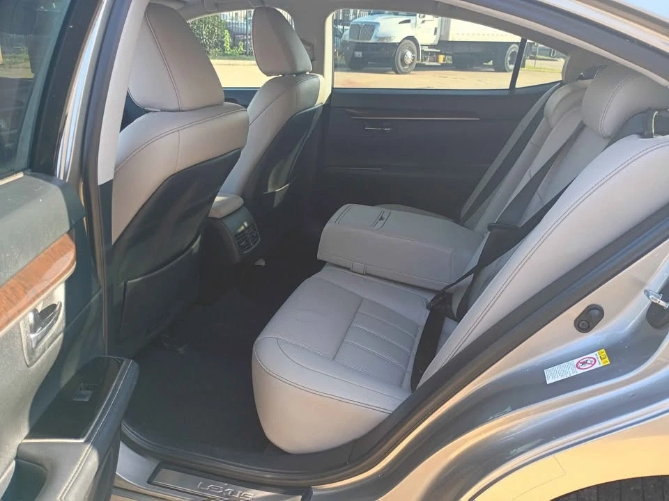 2016 Lexus ES 6th Gen - Image 5 of 8
