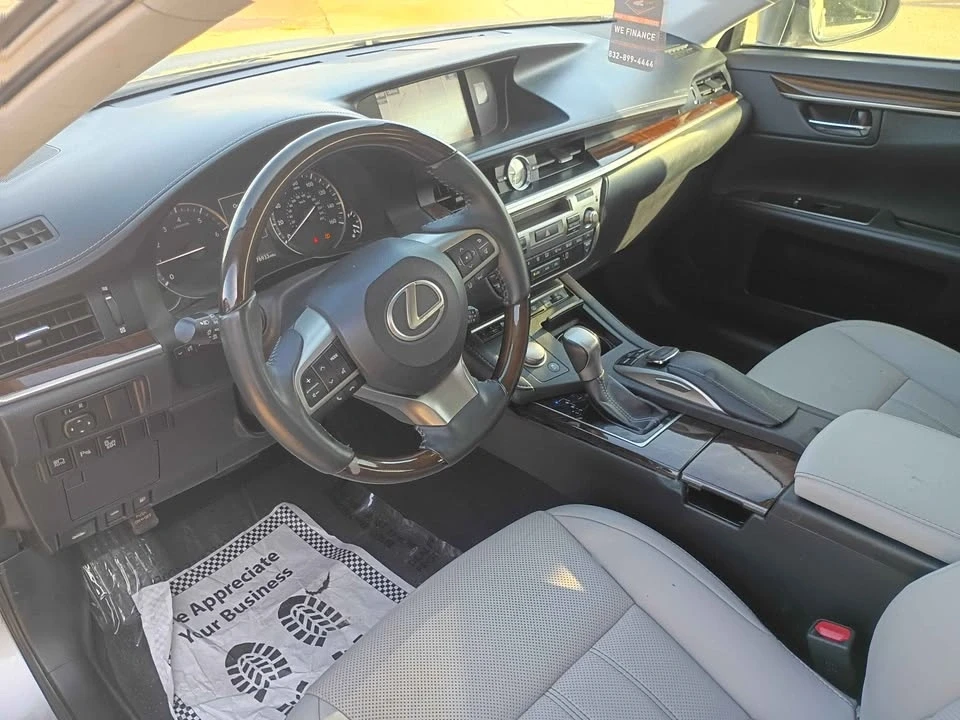 2016 Lexus ES 6th Gen - Image 3 of 8