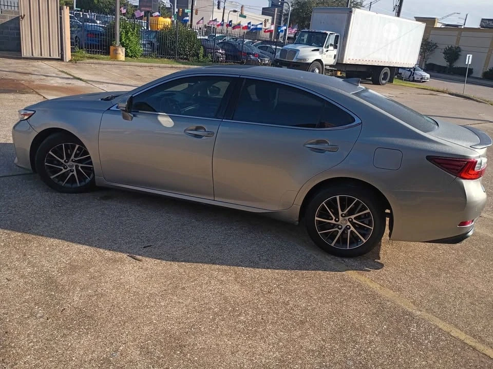 2016 Lexus ES 6th Gen - Image 2 of 8