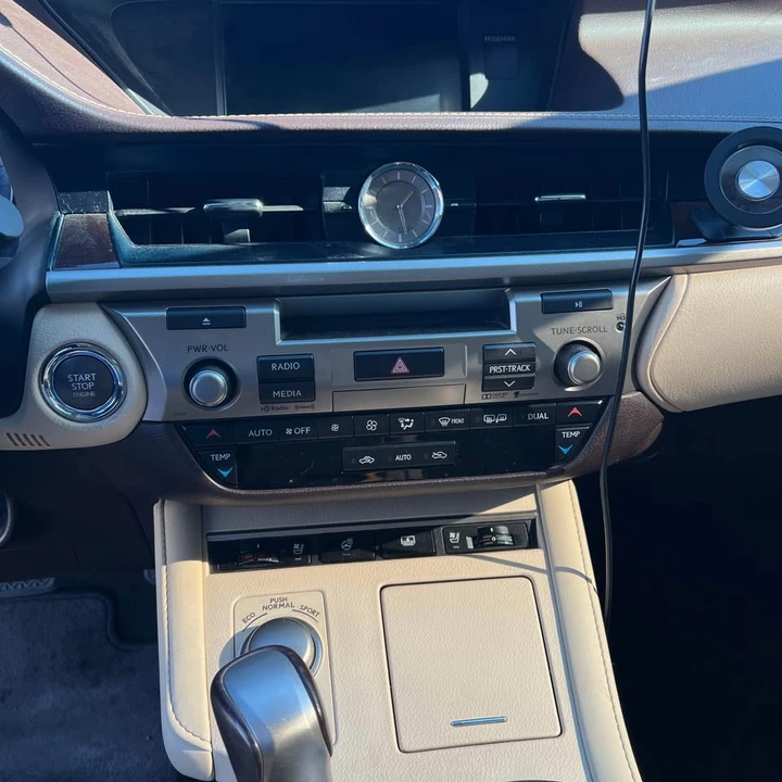2016 Lexus ES 6th Gen - Image 7 of 11