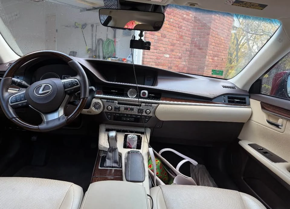 2016 Lexus ES 6th Gen - Image 9 of 10