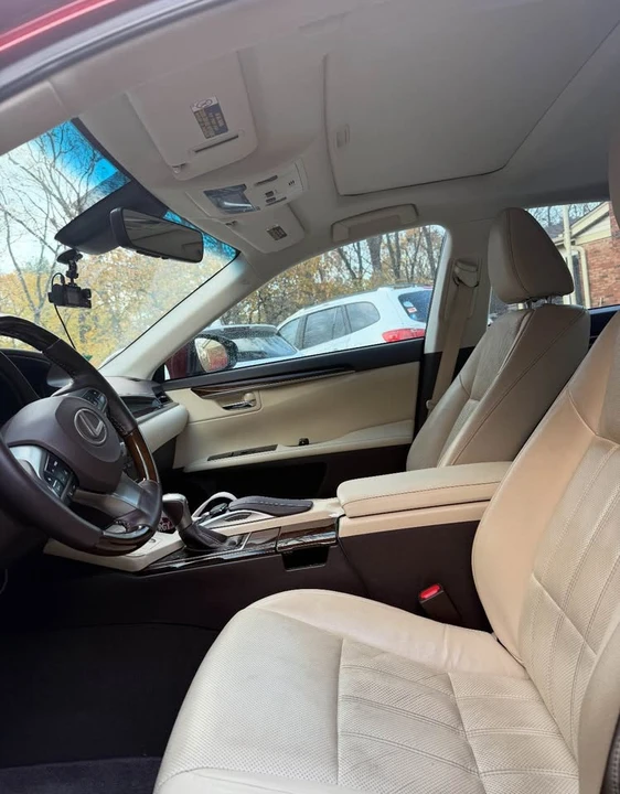 2016 Lexus ES 6th Gen - Image 5 of 10